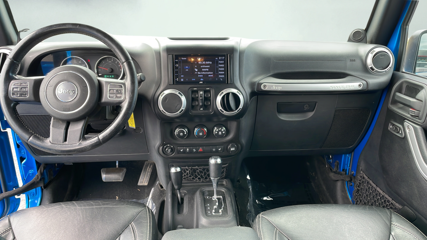 Used 2014 Jeep Wrangler Unlimited Sahara w/ Dual Top Group AWD/4WD image 22