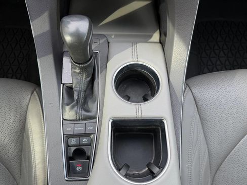 Used 2019 Toyota Avalon Limited image 44