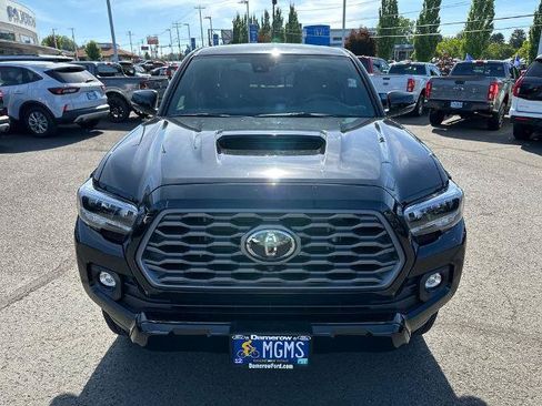 Used 2021 Toyota Tacoma TRD Sport w/ TRD Premium Sport Package AWD/4WD image 10