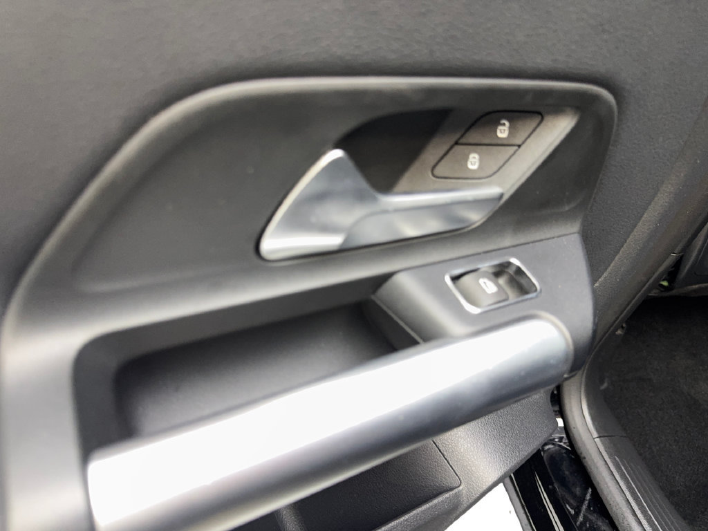 Used 2025 Mercedes-Benz GLA 250 image 37