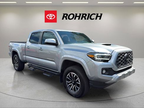 Used 2023 Toyota Tacoma TRD Sport w/ TRD Premium Sport Package AWD/4WD image 4