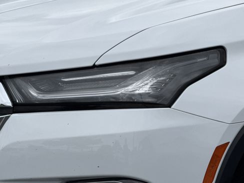 Used 2023 Chevrolet Traverse LT AWD/4WD image 6