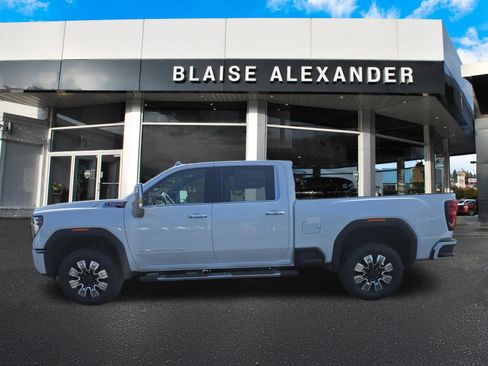 New 2026 GMC Sierra 2500 Denali w/ Technology Package AWD/4WD image 7