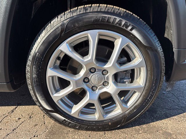 Used 2023 Jeep Compass Latitude AWD/4WD image 29