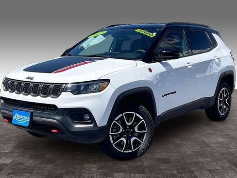 Used 2025 Jeep Compass Trailhawk AWD/4WD image 1