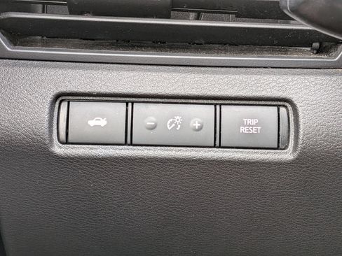 Used 2024 Nissan Altima 2.5 SV FWD image 17