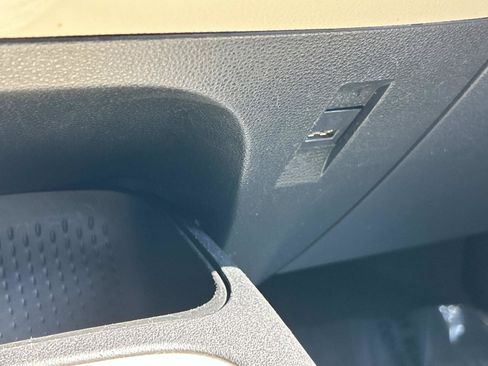 Used 2022 Toyota Corolla LE FWD image 29
