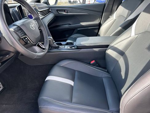 Certified 2025 Toyota Camry SE FWD image 11