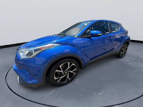 Used 2018 Toyota C-HR XLE FWD image 2
