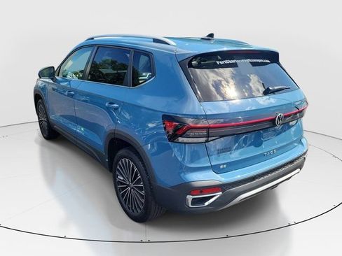 Certified 2025 Volkswagen Taos SE FWD image 30