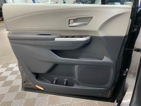 Used 2024 Toyota Sienna XLE w/ XLE Plus Package image 23