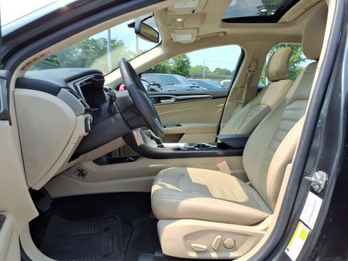 Used 2016 Ford Fusion SE w/ Equipment Group 202A FWD image 5