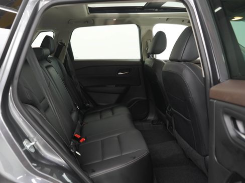 Used 2023 Nissan Rogue SL AWD/4WD image 12