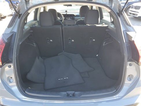 Used 2021 Nissan Kicks SV image 8
