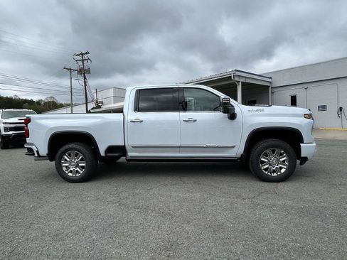 New 2026 Chevrolet Silverado 2500 High Country w/ High Country Premium Package AWD/4WD image 2