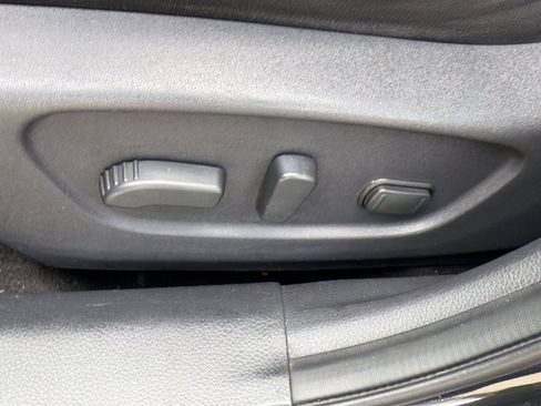 Used 2017 Nissan Rogue SV FWD image 14