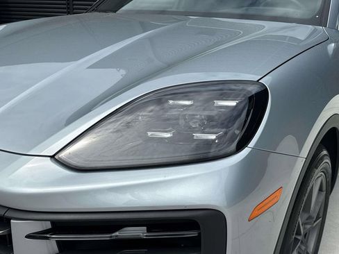 Certified 2025 Porsche Cayenne AWD/4WD image 7
