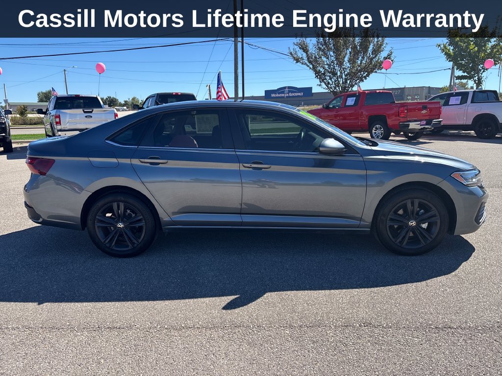 Used 2024 Volkswagen Jetta SE w/ Panoramic Sunroof Package FWD image 8