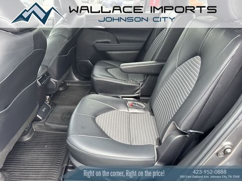 Used 2022 Toyota Highlander XSE FWD image 35