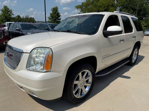 Used 2009 GMC Yukon Denali RWD image 3