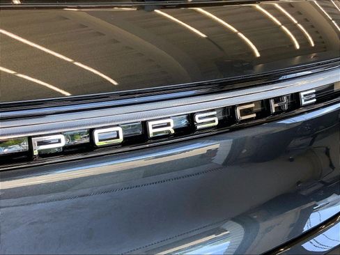 Used 2026 Porsche Macan AWD/4WD image 31