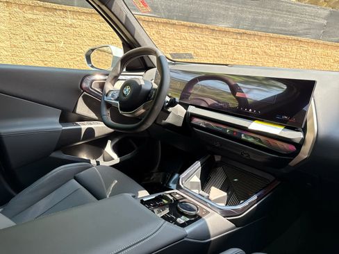 Used 2025 BMW X3 xDrive30i w/ Convenience Package image 11