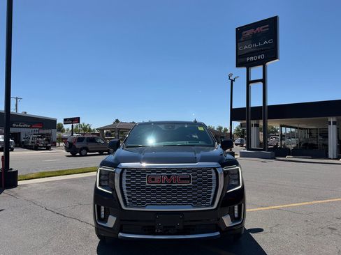 Used 2024 GMC Yukon XL Denali w/ Denali Reserve Package AWD/4WD image 3
