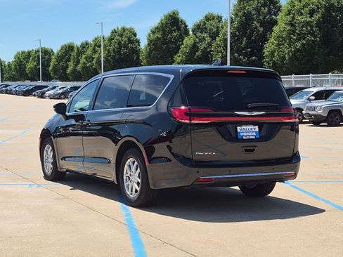 Used 2025 Chrysler Pacifica Select FWD image 8