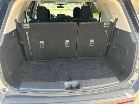 Used 2025 Nissan Pathfinder SV FWD image 29