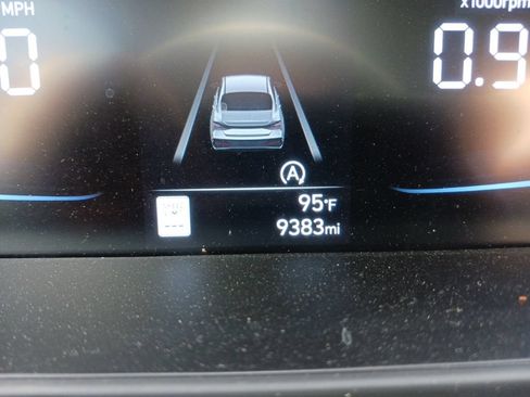Used 2025 Hyundai Elantra SE FWD image 23