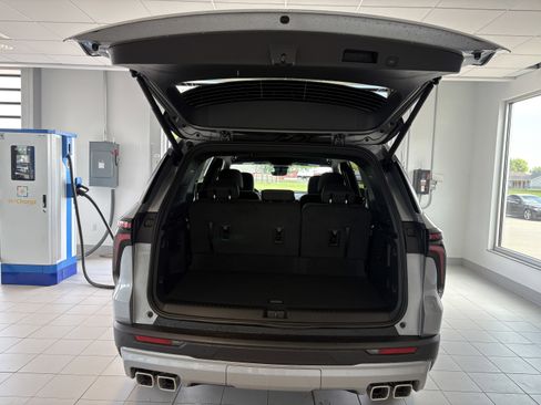 New 2026 Chevrolet Traverse LT w/ Driver Confidence Package FWD image 5