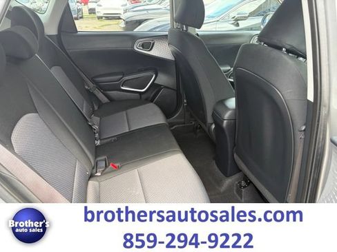 Used 2025 Kia Soul LX w/ LX Technology Package FWD image 30