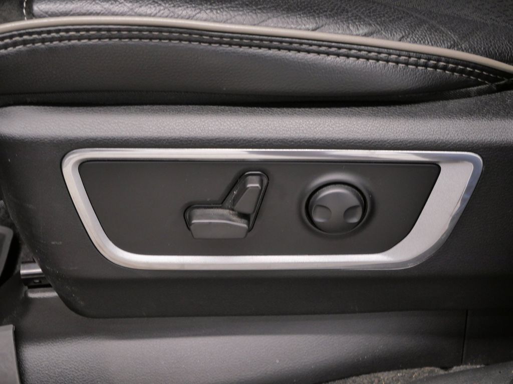 Used 2023 RAM 1500 Laramie AWD/4WD image 19