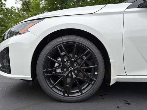 New 2026 Nissan Altima 2.5 SR w/ SR Midnight Edition Package FWD image 3