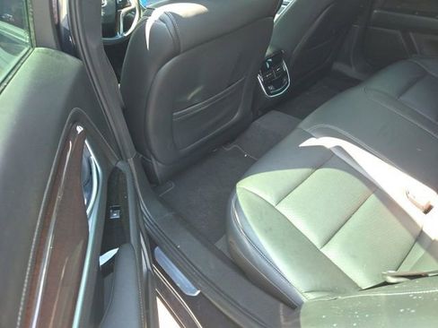 Used 2013 Cadillac XTS Luxury FWD image 12