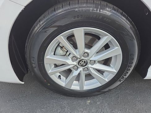 Used 2025 Toyota Camry LE image 4