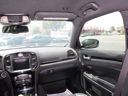 Used 2018 Chrysler 300 S image 17