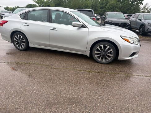 Used 2017 Nissan Altima 2.5 SV FWD image 4