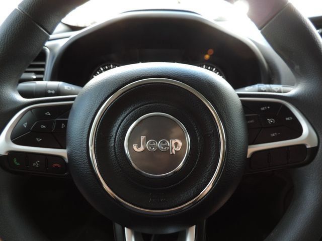 Used 2023 Jeep Renegade Latitude AWD/4WD image 29