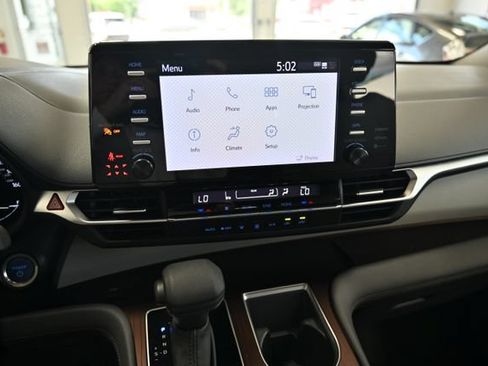 Used 2023 Toyota Sienna LE AWD/4WD image 16