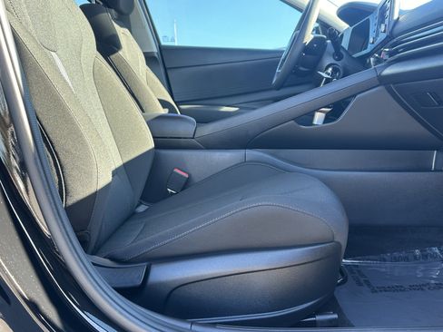 Used 2025 Hyundai Elantra SE image 16