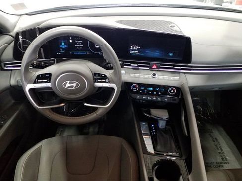 Certified 2025 Hyundai Elantra SEL w/ Cargo Package image 3