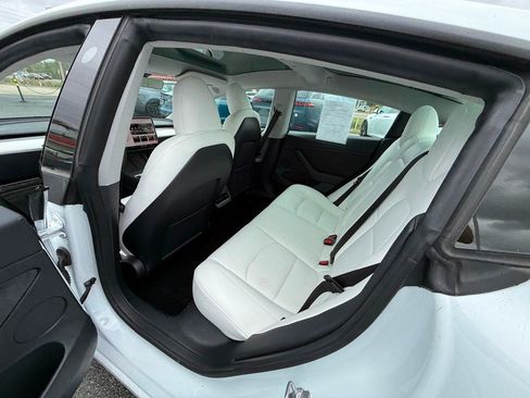 Used 2023 Tesla Model 3 Standard Range image 9