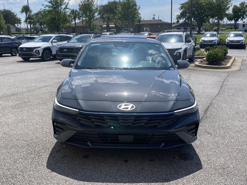 New 2026 Hyundai Elantra Limited FWD image 3