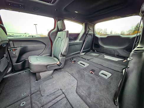 New 2026 Chrysler Pacifica Limited image 29