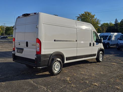 Used 2025 RAM ProMaster 2500 w/ Storage Group image 4