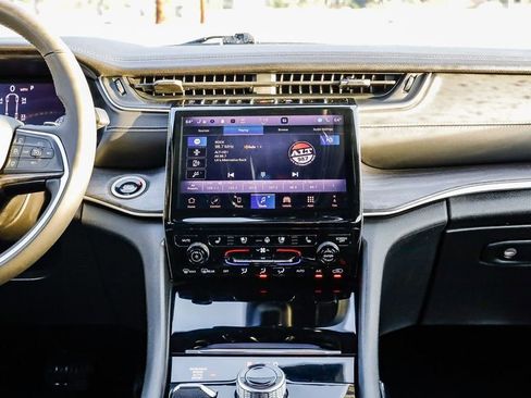 Certified 2024 Jeep Grand Cherokee L Limited w/ Luxury Tech Group II image 16