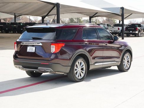 Used 2023 Ford Explorer XLT w/ Equipment Group 202A image 5