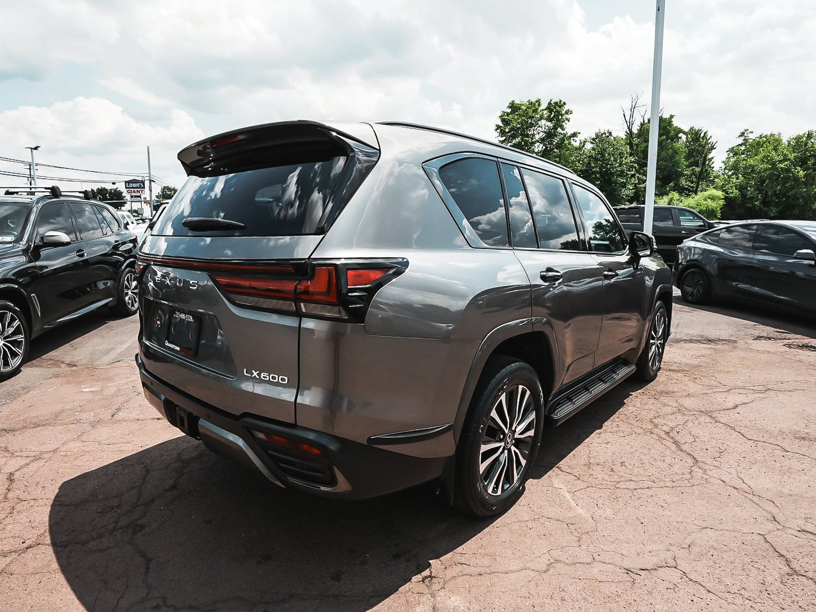 Used 2022 Lexus LX 600 4WD w/ Appearance Package image 6