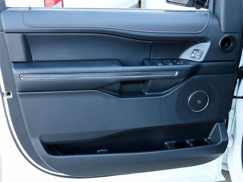 Used 2022 Ford Expedition Max Limited image 18